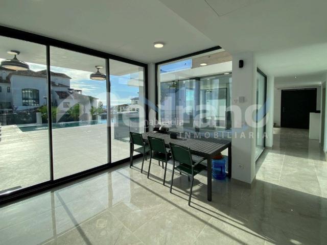 Casa en venta en Finestrat, Golf Bahía. Exclusiva Villa en Sierra Cortina con 6 habitaciones y 5 baños. Casas.