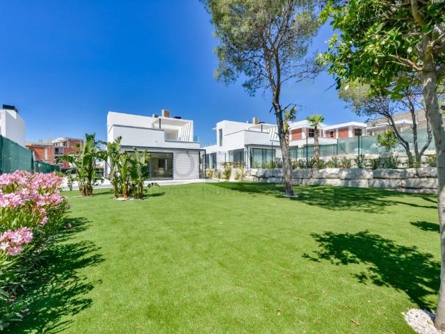 Casa en venta en Finestrat, Golf Bahía. Exclusiva villa llave en mano en Sierra Cortina, Finestrat. Casas.