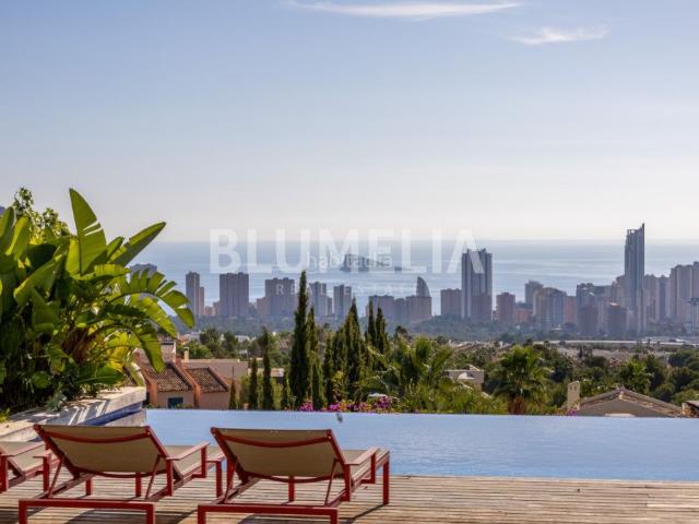 Casa en venta en Finestrat, Golf Bahía. Exclusiva villa privada estilo ibizenco en venta en Finestrat. Casas.