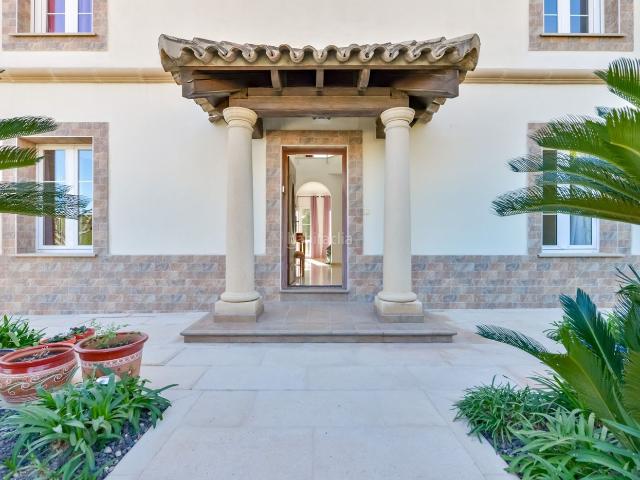 Casa en venta en Finestrat, Golf Bahía. Villa independiente ubicada en la exclusiva urbanizacioacuten Golf Bahiacutea, en Sierra Cortina, una de las zonas maacutes demand. Casas.