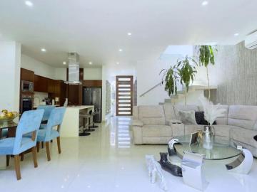 Casa en venta en Fluvial Vallarta, con alberca, 3 rec + estudio