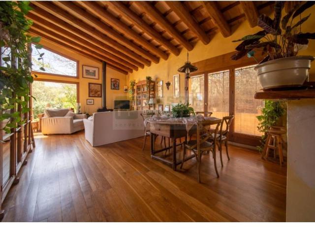 Casa en venta en Foixà. En venta finca única en Foixà con casa principal, casa de invitados y vistas espectaculares. Casas.