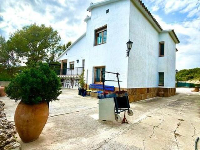 Casa en venta en Font rubí. Casa en venta en FontRubi, 4 dormitorios. Casas.