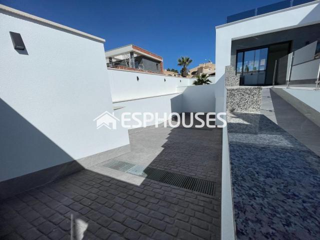 Casa en venta en Formentera del Segura. Villa de lujo llave en mano en Ciudad Quesasda. Casas Formentera del.
