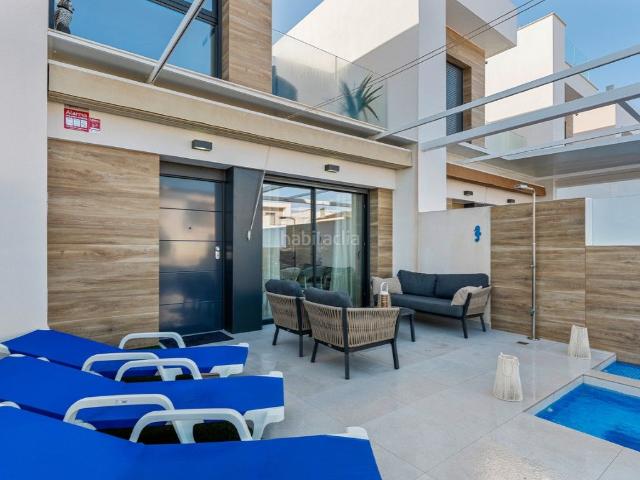 Casa en venta en Formentera del Segura. IMPRESIONANTE VILLA DE 4 HABITACIONES CON PISCINA PRIVADA EN ROJALES. Casas Formentera del.