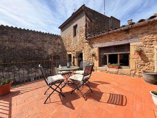 Casa en venta en Forallac. BAIX EMPORDÀ, FORALLAC, CASA DE PIEDRA CON PATIO + LOCAL. Casas.