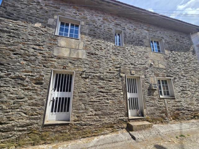 Casa en venta en Forcarei. Se vende casa de Piedra para terminar la reforma en Soutelo de Montes Forcarei es una excelente oportunidad para crear el hogar qu. Casas.