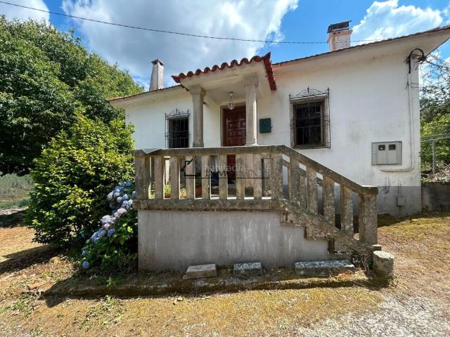 Casa en venta en Forcarei. Se vende casa en Lugar de Alfonsín Forcarei Descubre esta magnífica vivienda situada en el Lugar de Alfonsín, en el municipio de F. Casas.