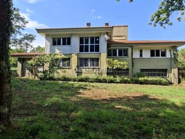 Casa en venta en Forcarei. Se vende casa individual con terreno en Soutelo de Montes, Forcarei. La vivienda destaca por su amplitud, comodidad y excelente es. Casas.