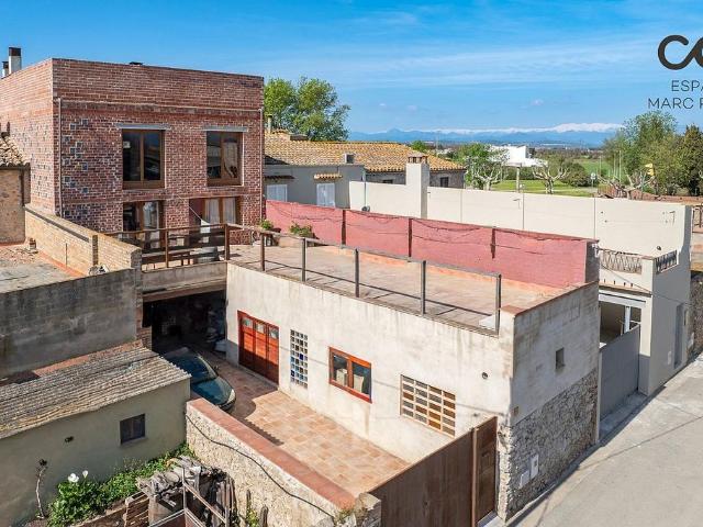 Casa en venta en Fortià, de 446 m² 6 habitaciones por 470.000