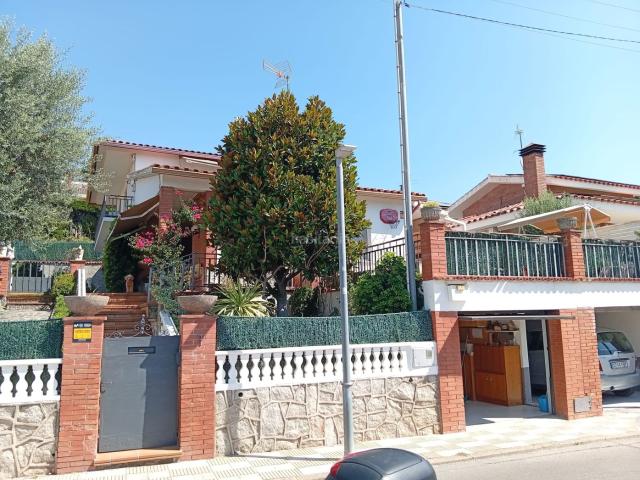 Casa en venta en Franqueses del Vallès Les. EXCLUSIVA CASA EN VENTA CON ASCENSOR EN LES FRANQUESES DEL VALLÈS. Casas Franqueses del Vallès.
