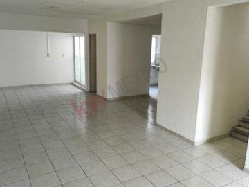 Casa en venta en Fracc Monte Real con recámara en planta baja