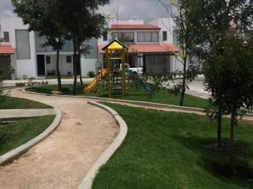 CASA EN VENTA EN FRACC. BOSQUES HABITAT CON SALA DE TV, PACHUCA, HIDALGO