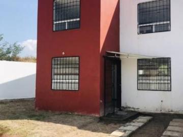 Casa en Venta en Fracc.ionamiento San José al Sur de Pachuca Hidalgo con Terreno Excedente Privadas Don Jaime
