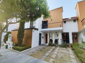 Casa en venta en Fracc. Lomas Verdes con acceso controlado