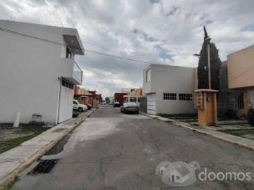 Casa en venta en Fracc. Los Héroes II Puebla, a una cuadra de 14 sur