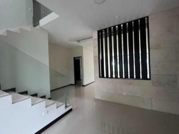 Casa en Venta en Fracc. Privado en La Joya, Carretera Nacional