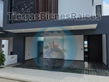 ¡Casa en Venta en Fracc. Real Campestre, El Country!