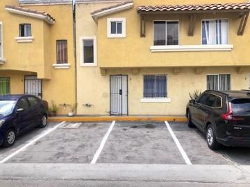 CASA EN VENTA EN FRACC. REAL VERONA