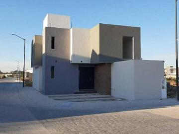 CASA EN VENTA EN FRACC. ZIBARI