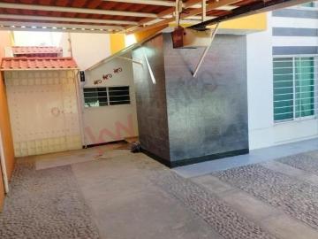 Casa en Venta en Fraccionamiento Banus, Frente a la Universidad LaSalle Pachuca