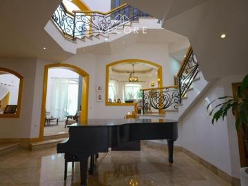 CASA EN VENTA EN FRACCIONAMIENTO BUGAMBILIAS, ZAPOPAN