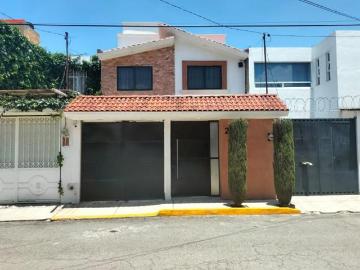 CASA EN VENTA EN FRACCIONAMIENTO C DORIA EQUIPADA