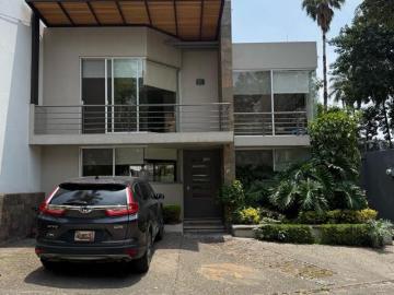 Casa en Venta en Fraccionamiento con Alberca y Vigilancia en Analco, Cuernavaca