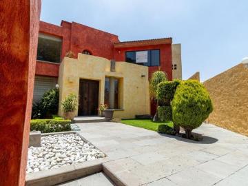 CASA EN VENTA EN FRACCIONAMIENTO FUNDADORES DE ZAVALETA