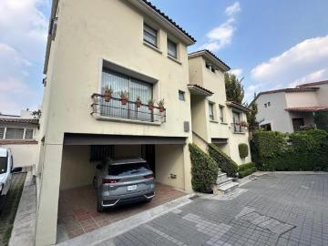 Casa en venta en Fraccionamiento Hacienda de las Palmas Interlomas