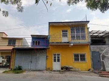 Casa en venta en Fraccionamiento La Llave a 400 metros del libramiento norte, 100 metros del Hampto