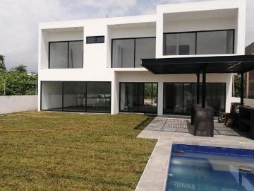 Casa en venta en fraccionamiento Lomas de Cocoyoc, Morelos