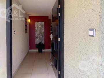 Casa en Venta en Fraccionamiento Lomas del Tejar con Jardin