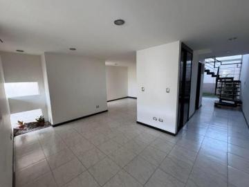 Casa en Venta en Fraccionamiento Lomas Del Valle, sobre 24 sur cerca de Periférico y Valsequillo,Pue