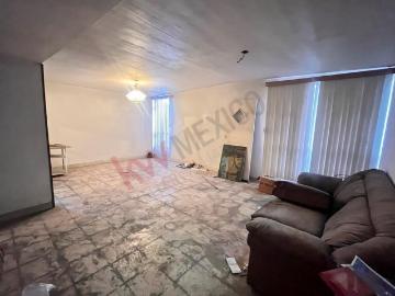 Casa en venta en Fraccionamiento Nogales. Oportunidad para renovar!