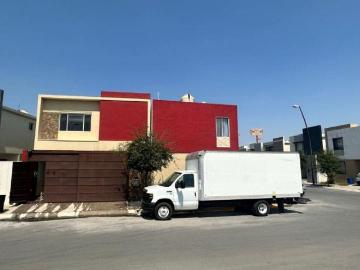 Casa en venta en fraccionamiento privado Cumbres Samsara sector Traviata