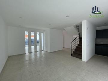 Casa en Venta en Fraccionamiento Privado, Sala de TV, 3 recámaras y Terraza