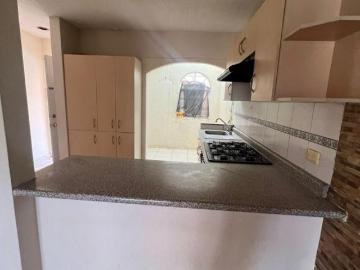 CASA EN VENTA EN FRACCIONAMIENTO PRIVADO VILLA DE LAS BUGAMBILIAS, CERCA DE POLIFORUM, FERIA DE LEON