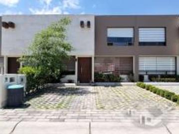 Casa en Venta en Fraccionamiento Residencial Lomas Virreyes en Calimaya, Estado de México