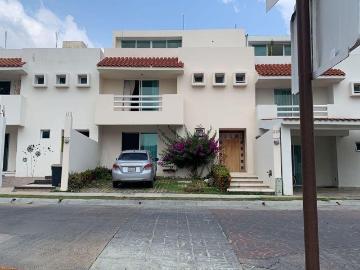 CASA EN VENTA EN FRACCIONAMIENTO SEGURO