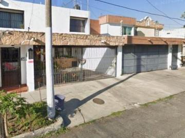 CASA EN VENTA EN FRACCONAMIENTO PRADOS DE VALLARTA