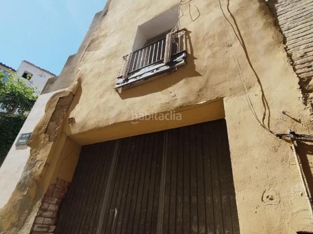 Casa en venta en Fraga. Casa en el casco antiguo de Fraga con garaje y terraza ideal alquiler. Casas.