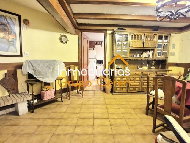 Casa en venta en Fresneña. EN VILLAMAYOR DEL RIO, a 5 minutos de Belorado, tenemos esta coqueta casa lista para entrar a vivir con jardín. Casas.