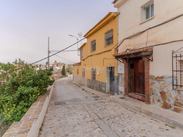 Casa en venta en Guadix. Vivienda singular con cuevas en Guadix,Terraza y gran potencial de transformación. Casas.