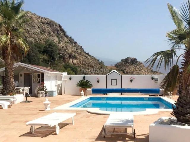 Casa en venta en Gualchos. Villa de campo de una sola planta con vistas espectaculares a la montaña y al mar. Casas.