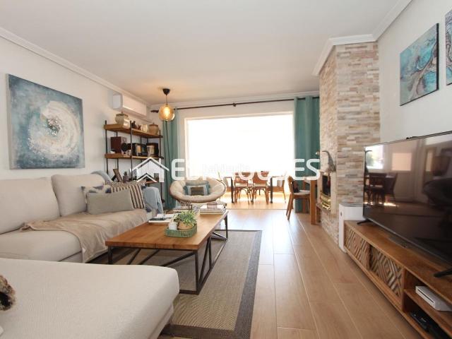 Casa en venta en Guardamar del Segura, El Moncayo El Pòrtic. Chalet adosado al lado de la playa. Casas Guardamar del.