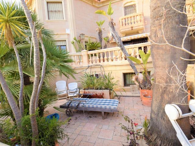 Casa en venta en Guardamar del Segura, El Moncayo El Pòrtic. Descubra lo uacuteltimo en lujo con esta espectacular villa situada en la impresionante zona de El Moncayo. A un paso de la playa. Casas.