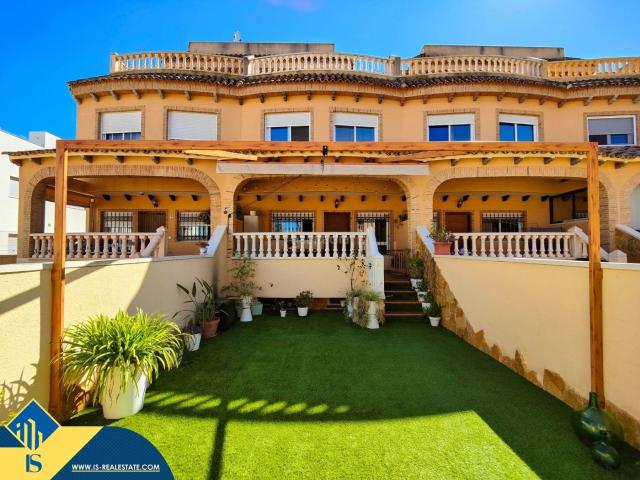 Casa en venta en Guardamar del Segura, El Edén. Casa con piscina comunitaria en la provincia de Alicante, en la localidad de Guardamar del Segura. 3 habitaciones 108 m² A 2 k. Casas Guardamar del.
