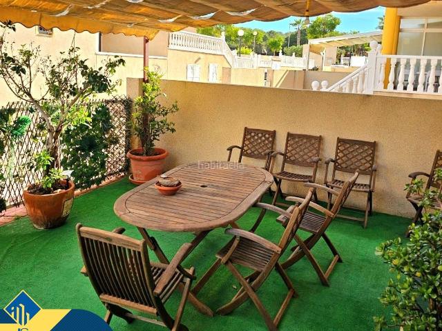 Casa en venta en Guardamar del Segura, El Edén. Casa con piscina comunitaria en la provincia de Alicante, en la localidad de Guardamar del Segura. 4 habitaciones 125 m² A 2 k. Casas Guardamar del.