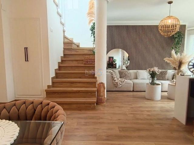 Casa en venta en Guardamar del Segura, El Raso. Villa de 3 dormitorios completamente reformada en una parcela grande con acceso directo a la piscina, Lagomar, El Raso! Situada en. Casas Guardamar del.